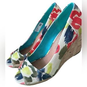 Tom’s watercolor wedge sandals Sz 7.5